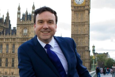 Ashamed Over Lewd Messages to Barmaids, UK Minister Quits