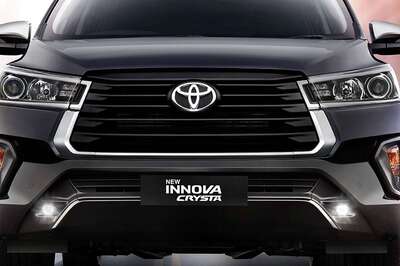 Toyota Innova HyCross Vs Toyota Innova Crysta: Price Comparison in India