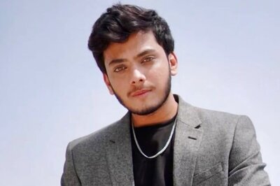 Watch: Vishal Jethwa Arrives At An Event With Injured Leg, Fans Salute His Dedication