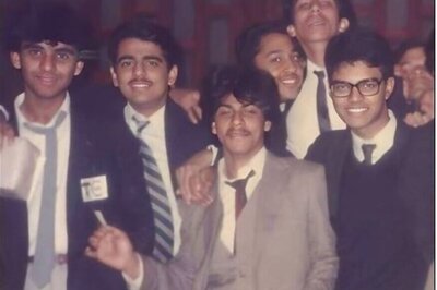 Can you Spot Shah Rukh Khan in This Old Pic?