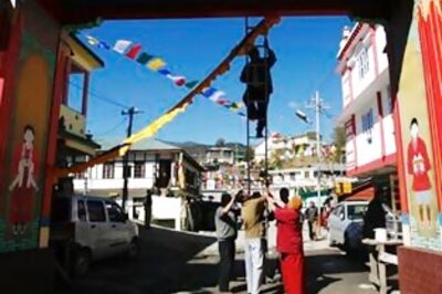 Indian flags, pro-Tibet banners a rebuff to China