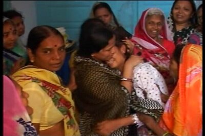 Madhya Pradesh: Woman dies after ticket collector throws her out of a moving train