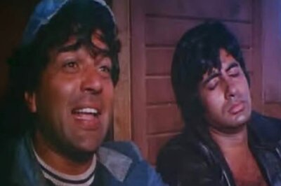 How Sholay Co-stars Big B and Dharmendra Are Different