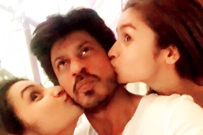 Photo of the Day: Alia, Parineeti's 'Fan' Moment with SRK