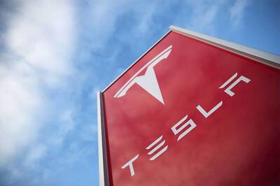 Tesla to Cut 7% of Workforce Amid Tough Profit Outlook