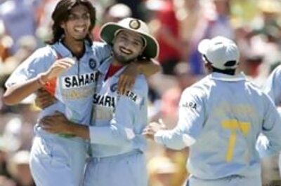 Knight Riders' Ishant fined for kicking down stumps