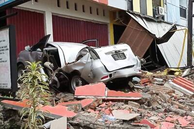 Torrential Rains Hamper Hunt for Survivors of Indonesia Quake That Killed At Least 73