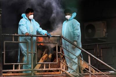 To Pay for Mom’s Treatment and Siblings’ Fees, This Class 12 Student is Now Handling Covid-19 Bodies