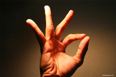 Now, a glove to write your texts and emails in the air