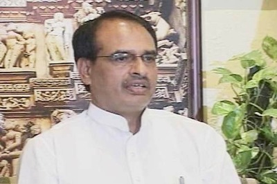 MP temple stampede: Shivraj Singh Chouhan visits injured in hospital
