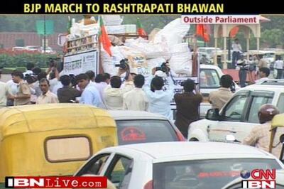 BJP presents memo on price rise to President