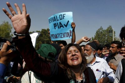 Violence over privatisation of Pakistan International Airlines in Karachi, 3 dead