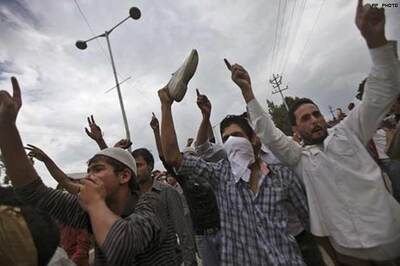 Violent protests erupt in Kashmir Valley again