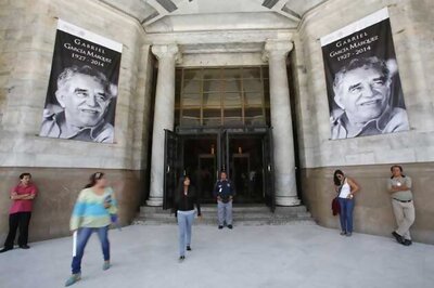 Fans pay tribute to Nobel laureate Garcia Marquez in Mexico City