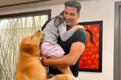 Akshay Kumar Gives Group Hug to Daughter Nitara and Their Dog, Twinkle Khanna Shares Pic; See Post