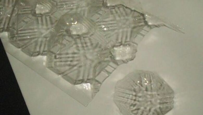 How to Make a Flower from a Plastic Egg Carton