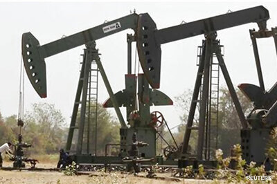 India raises $585 million from Oil India share sale