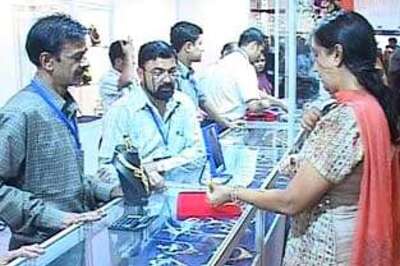 Standard gold crosses 16K mark, silver at new peak