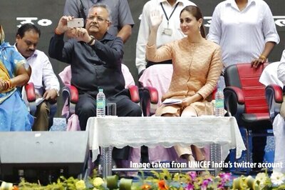 Chhattisgarh CM Raman Singh draws Congress' flak for selfie with Kareena Kapoor