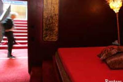 60 and above? Get 50 pc off in brothel