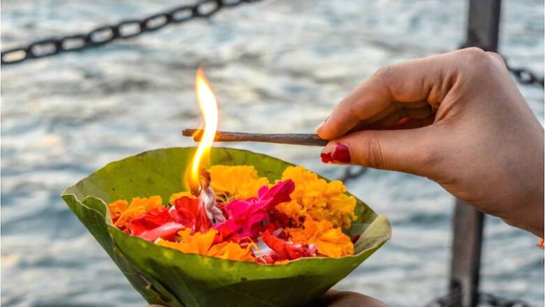 Aaj Ka Panchang, October 19, 2021: Check Out Tithi, Shubh Muhurat, Rahu Kaal and Other Details for Tuesday