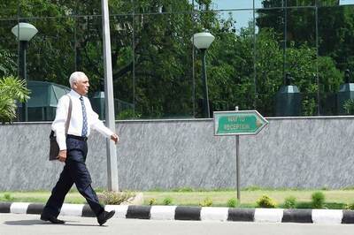 SP Tyagi Admitted to Meeting Finmeccanica Officials, Say Sources