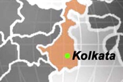 Kolkata: Woman gives birth on road, dies