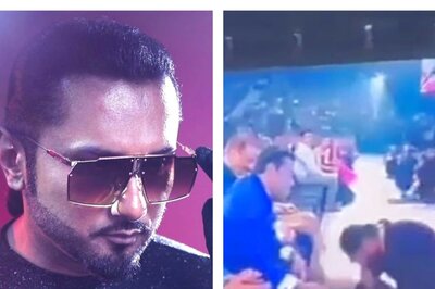 IIFA 2022: Honey Singh Bows Down At AR Rahman's Feet, Calls It 'Moment of My Life'