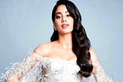 Janhvi Kapoor Takes Dance Deewane Challenge, Shows Off Belly Dancing Moves