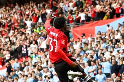 Manchester United Lift the FA Cup With Nail Biting 2-1 Win Over Manchester City