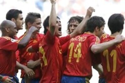 Spain destroy Ukraine, win 4-0