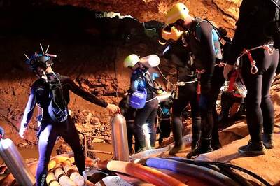 UK Honours Divers Who Helped Rescue Thai Cave Boys