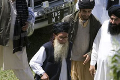 Radical cleric who brokered peace deal held in Pak