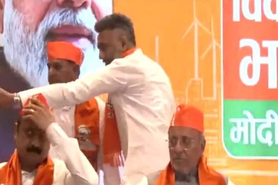 Day After Quitting Cong, Party's Former Gujarat Chief Modhwadia, Another Ex-functionary Der Join BJP