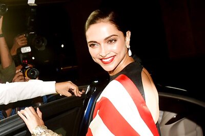 Deepika's Red and White Stripe Saree by Sabyasachi got us Hooked on her Look