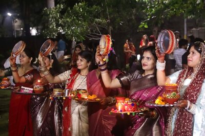 'Chand Nikal Aaya, Biwi Ko Vrat Kholna Hai': Delhi Man Stuck in Traffic Dials Cops for Help on 'Karwa Chauth'