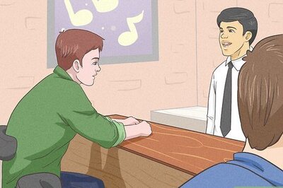 How to Eat Alone at a Restaurant