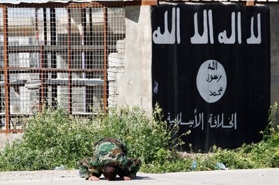 Islamic State blows up columns in Syria's Palmyra to execute 3