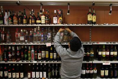 Karnataka Budget Lifts Tax on Alcohol, 'Namma' Canteens to Serve Cheap Food