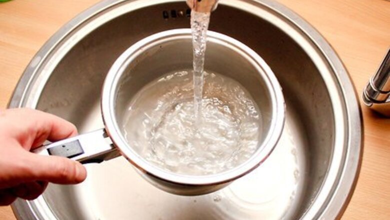How to Clean Pots and Pans