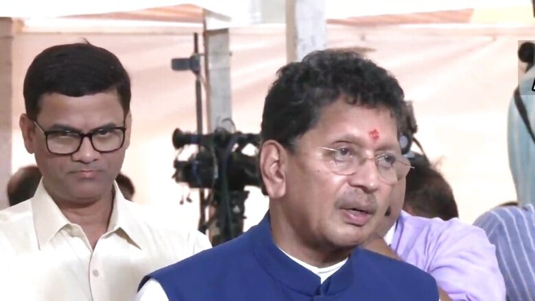 Maha Has Initiated Action Against 661 Illegal Schools, 78 Shut: Edu Minister Deepak Kesarkar in Written Reply