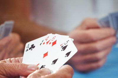 Diwali 2021: Easy Tips to Organise a Card Party at Home This Festival of Lights