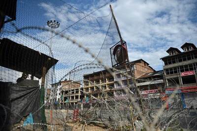 Curfew Lifted From Parts of Srinagar, Mobile Internet Still Suspended