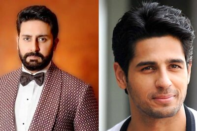 Abhishek Bachchan, Sidharth Malhotra Honour Martyrs on 25th Anniversary Of Kargil Vijay Diwas | Watch
