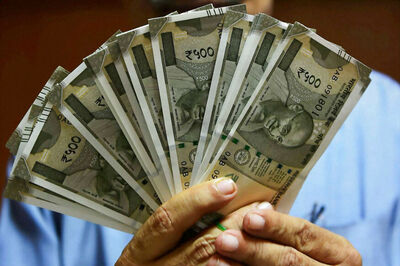 Rupee Declines 7 Paise Against Dollar in Early Trade