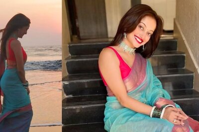 Marathi Actress Manasi Naik Exudes Elegance In Blue Cotton Saree, See Pics