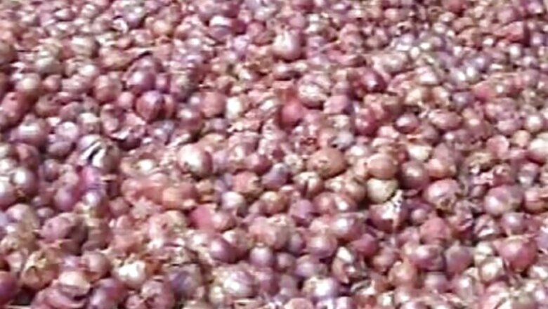 Nashik: Onion price rises by Rs 10 per kg at Lasalgaon on lower supply