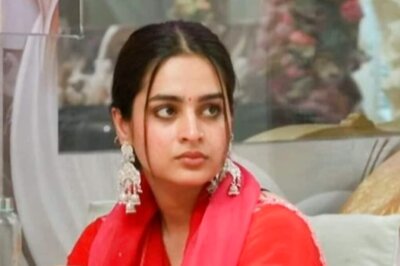 Ayesha Khan Recalls A Stranger Commented On Her Breasts, Leaving Her Shook: 'He Said Aapke B**bs...'