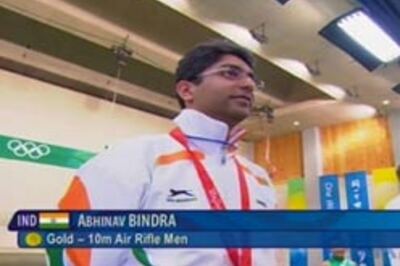 Maharashtra CM announces Rs 10 lakh reward for Bindra