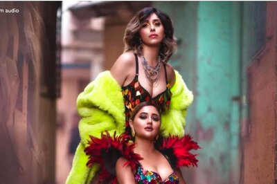 Rashami Desai and Neha Bhasin Look Hotness Overloaded In First Look of Their Music Video 'Parwah'